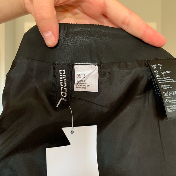 Black faux leather skirt - Picture 3 of 5